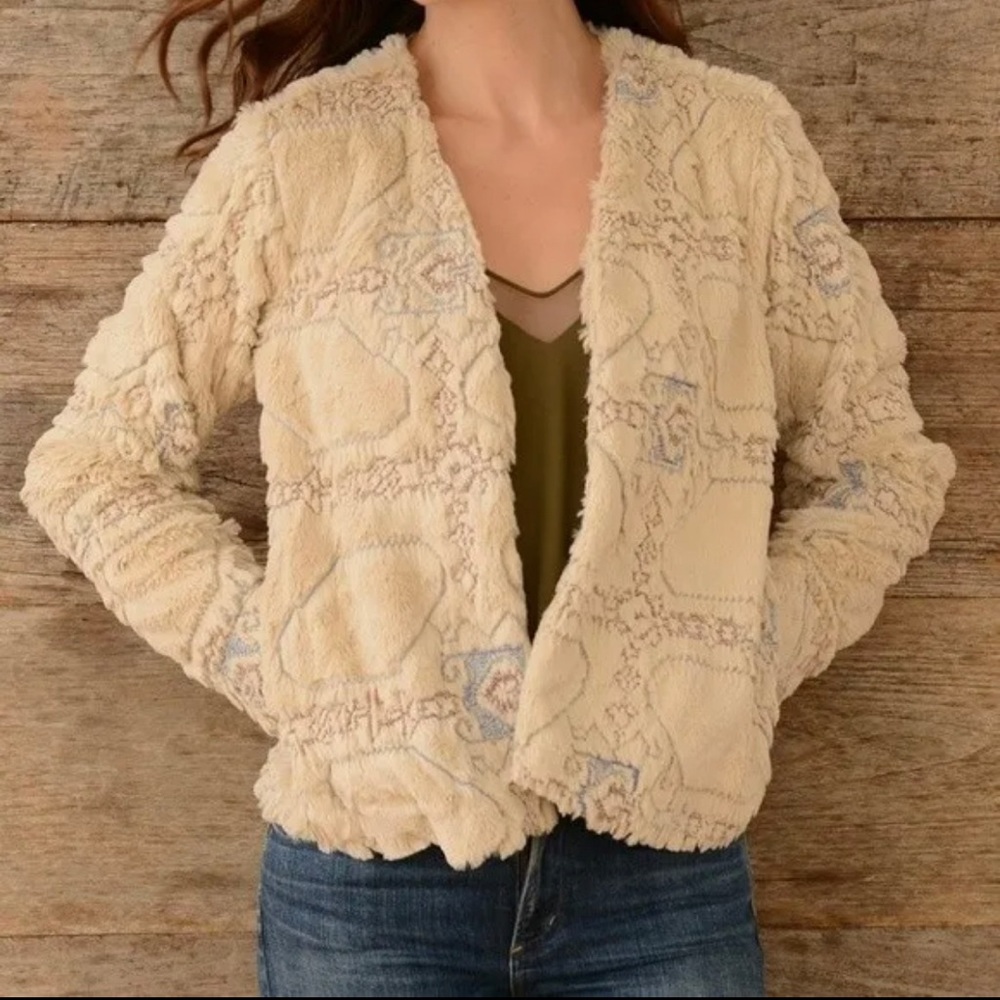 Paparazzi Beige Creamy & Dreamy Lined Faux Fur Women's Coat size small